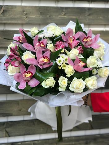 Букет цветов из: Розы и Хризантемы в Черлаке