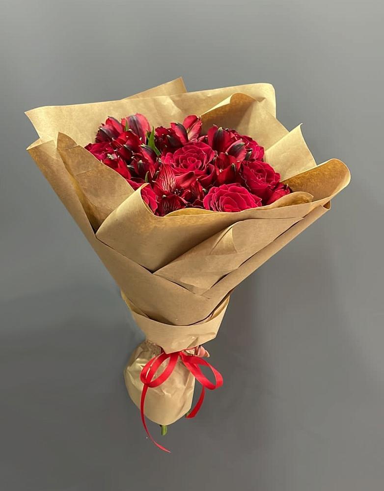 Букет цветов из: Альстромерии и Розы в Черлаке