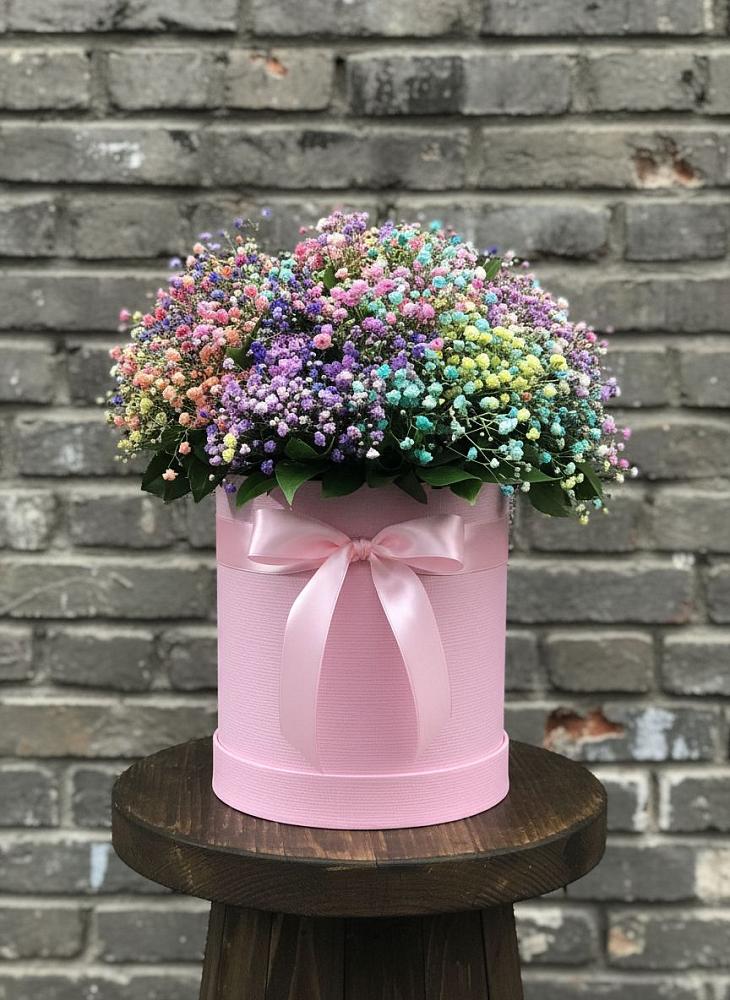 Цветочная композиция из Гипсофила и Розы в шляпной коробке в Черлаке