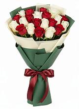 Букет Микс из красных и белых роз в Черлаке