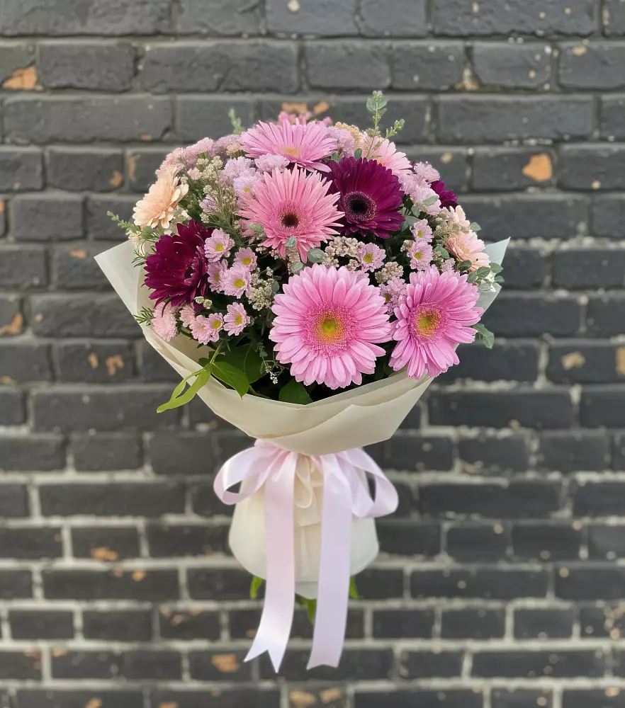 Букет цветов из: Герберы и Хризантемы в Черлаке