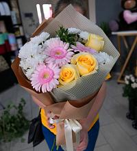 Букет цветов из:  Герберы, Розы и Хризантемы в Черлаке
