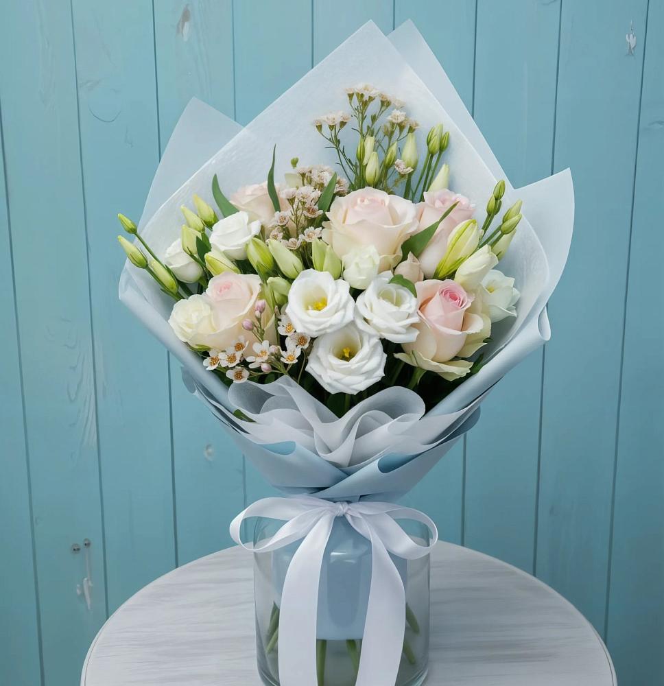 Букет цветов из: Розы и Лизиантусы в Черлаке