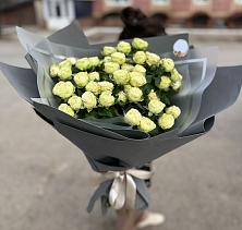 Букет Белые кустовые розы Солинеро в Черлаке