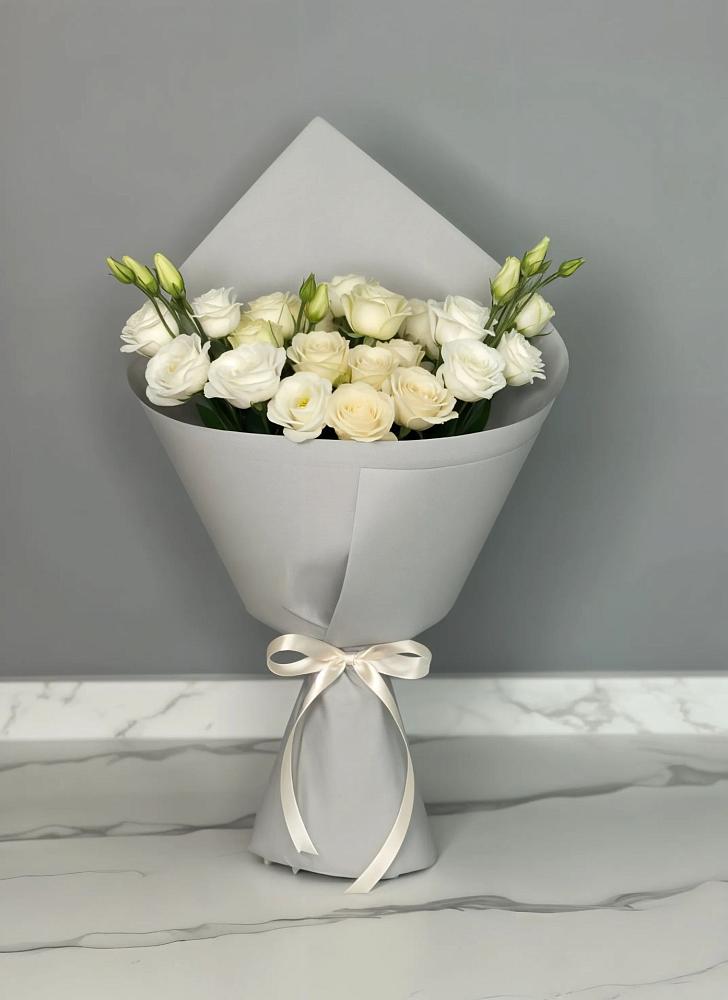 Букет цветов из: Розы и Лизиантусы в Черлаке