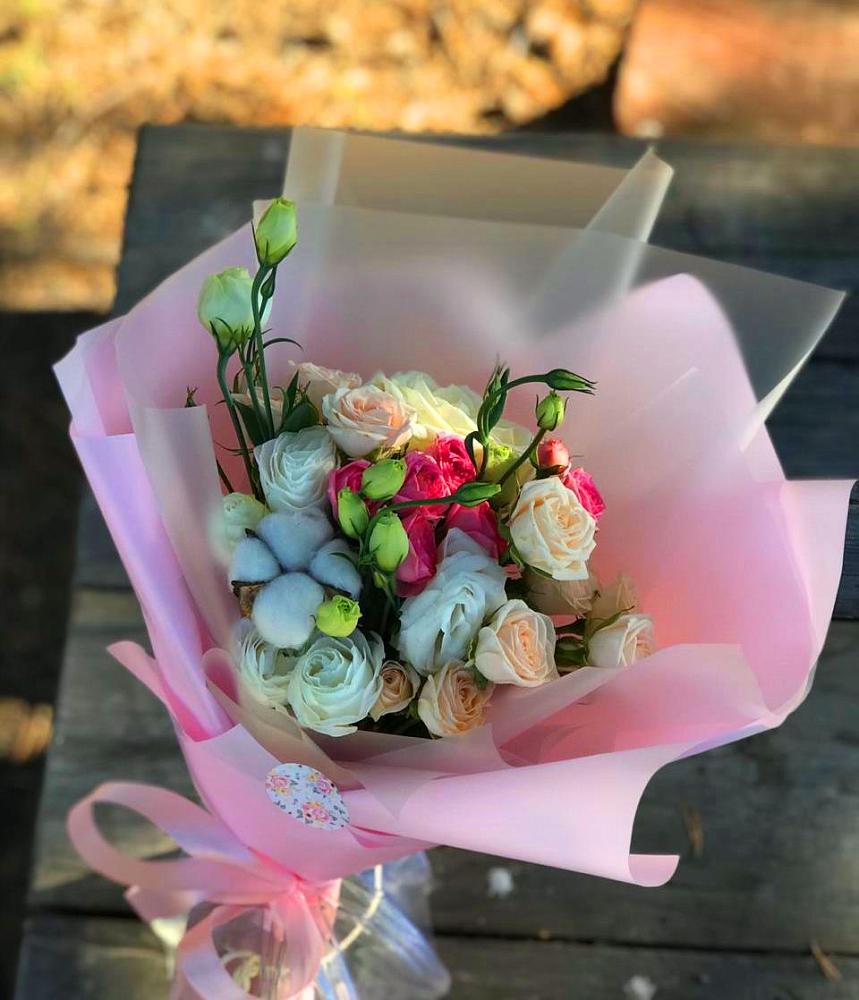 Букет цветов из: Розы и Лизиантусы в Черлаке