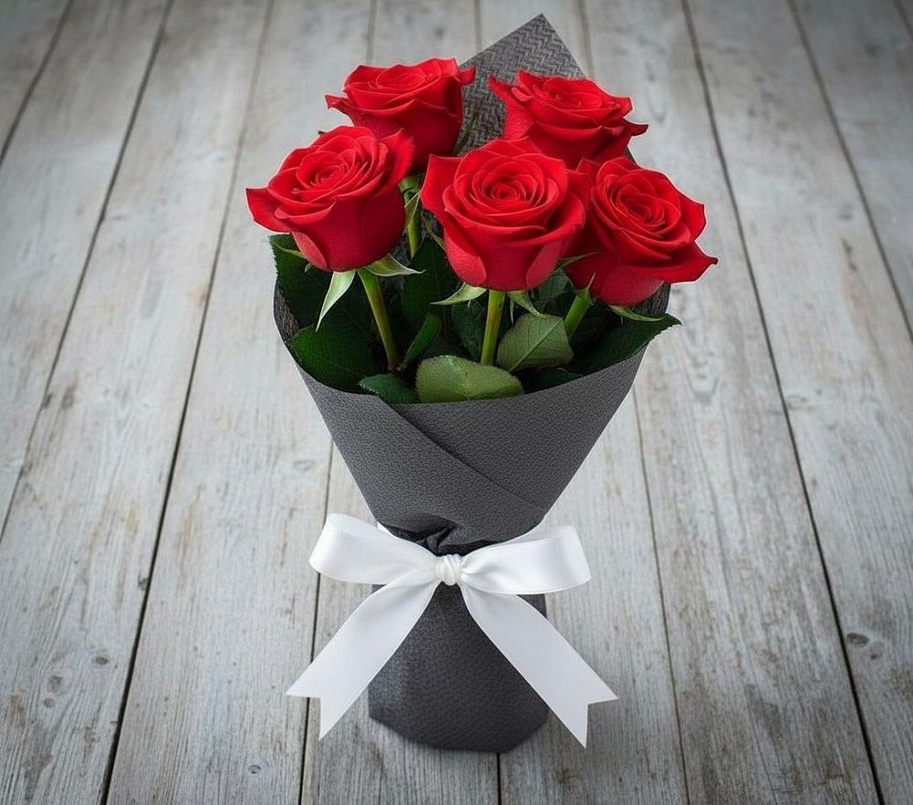 Букет 5 Красных роз Эдлесс Лав в Черлаке