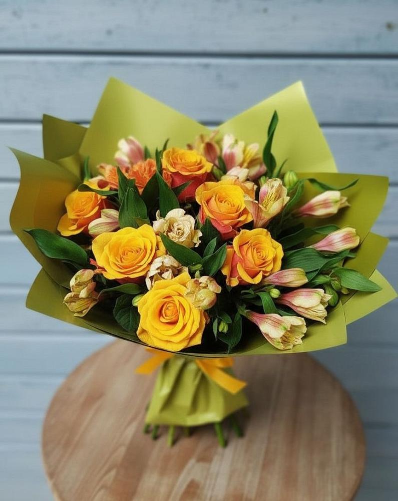 Букет цветов из: Альстромерии и Розы в Черлаке