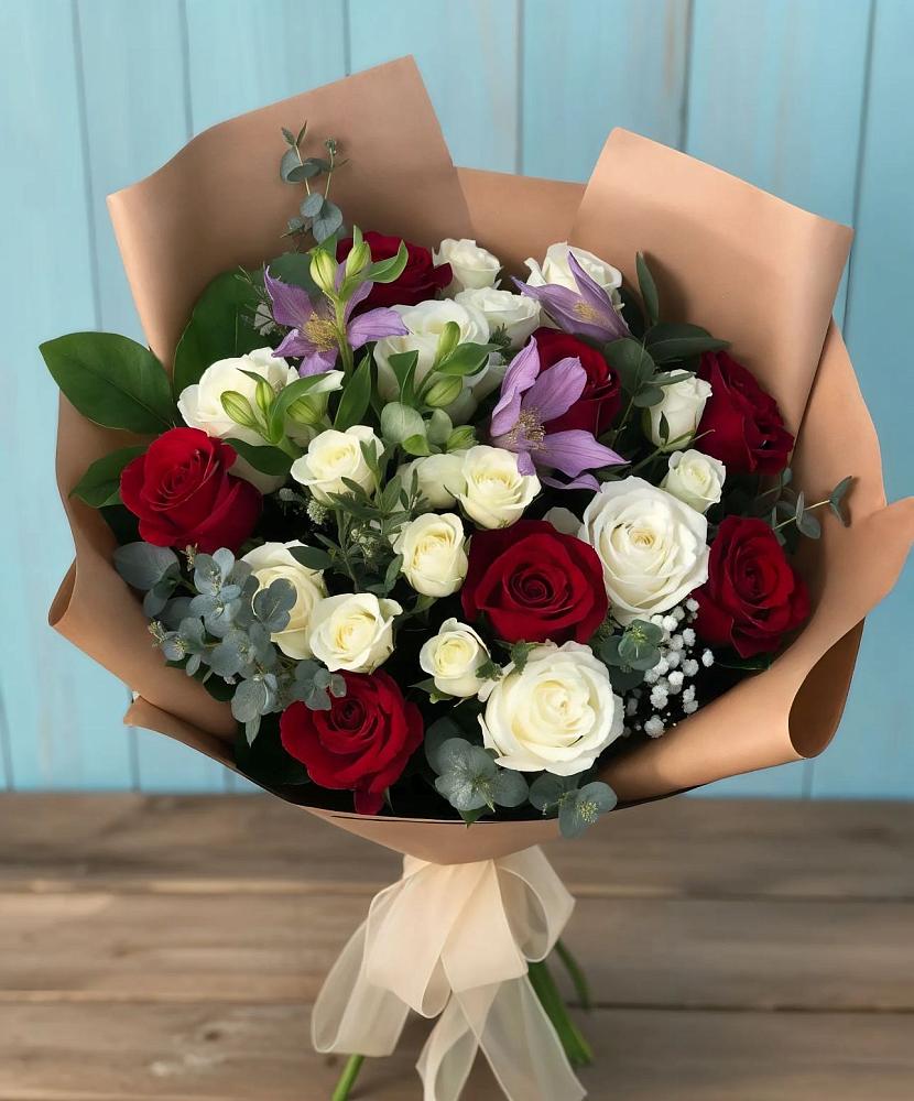 Букет цветов из: Розы и Альстромерии в Черлаке