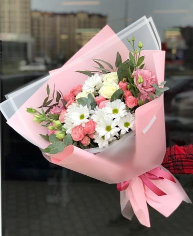 Букет цветов из: Розы, Лизиантусы и Хризантемы в Черлаке