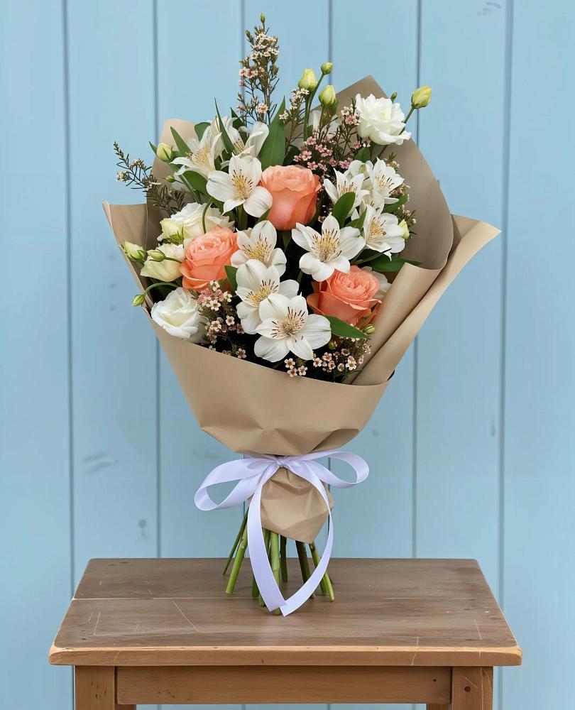Букет цветов из: Альстромерии, Лизиантусы, Розы и Хризантемы в Черлаке